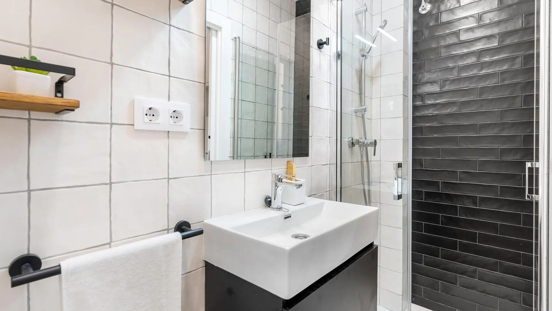 Lodging Apartments Almirall Beach 21 Barcelona Spanien